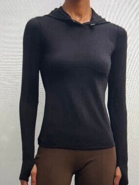 ALO, Alosoft Hooded Long Sleeve Runner, Black, Thumbhole, Light, Women’s Med